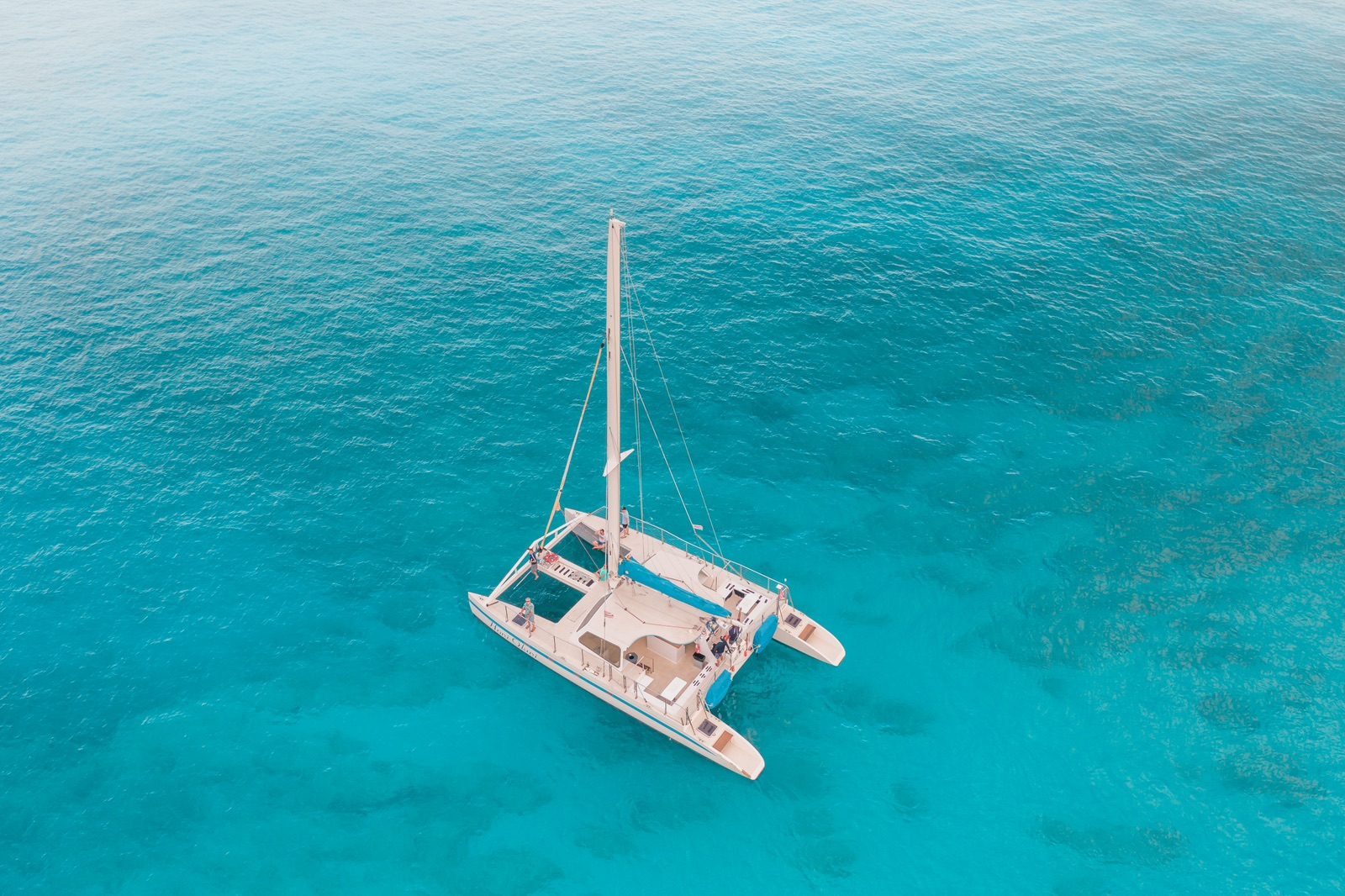 Private Catamaran Cruise: Dia Island